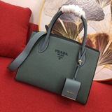 Высококачественная сумка PRADA.#66158 изготовлена из импортной кожи крупного рог