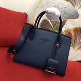 Высококачественная сумка PRADA.#66158 изготовлена из импортной кожи крупного рог