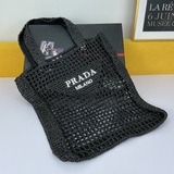 Новая модель плетеной сумки Prad* с ажурным узором. Это лето не обходится без PR