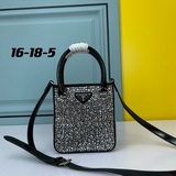 Сумка Prada с коробкой. В этом году сумки в стиле тоут действительно очень попул