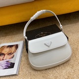 PRADA представляет новую коллекцию сумок Hobo весна-лето 2023, изготовленных из 