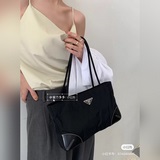 Новая сумка Prada, подержанная, сумка под мышку, натуральная кожа, оригинальная 
