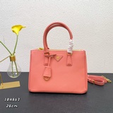 P-серия, модель 2274. Эта сумка Galleria изготовлена из кожи Saffiano, которая я