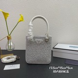 Мини-сумка Prad 1BA331, украшена имитацией кристаллов по всей поверхности, изгот