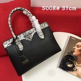 Новая модель Prada 5008 2023 года. Размеры： 31*22*12. Вырезано из витрины.