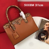 Новая модель Prada 5008 2023 года. Размеры： 31*22*12. Вырезано из витрины.