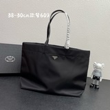 21Tote сумка для покупок. Эта серия станет основной моделью Prada на весь следую