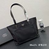 Сумка Prada для покупок. Непринужденный стиль, подходит к любому наряду, еще оди