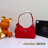 (Сумка через плечо) Новая сумка Prada из нейлона Hobo, представленная в Интернет