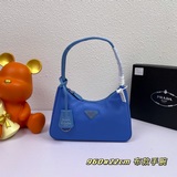 (Сумка через плечо) Новая сумка Prada из нейлона Hobo, представленная в Интернет