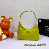(Сумка через плечо) Новая сумка Prada из нейлона Hobo, представленная в Интернет