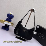 (Кожаная сумка под мышку) Новая модель сумки Prada nylon Hobo под мышку стала по