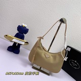 (Кожаная сумка под мышку) Новая модель сумки Prada nylon Hobo под мышку стала по