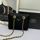 Очень красивая модель, обязательный аксессуар для модников PRADA. Ретро-стиль, п