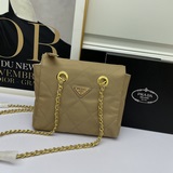 Очень красивая модель, обязательный аксессуар для модников PRADA. Ретро-стиль, п