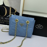 Очень красивая модель, обязательный аксессуар для модников PRADA. Ретро-стиль, п
