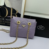 Очень красивая модель, обязательный аксессуар для модников PRADA. Ретро-стиль, п