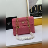 Очень красивая модель, обязательный аксессуар для модников PRADA. Ретро-стиль, п