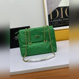 Очень красивая модель, обязательный аксессуар для модников PRADA. Ретро-стиль, п
