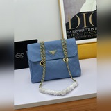 Очень красивая модель, обязательный аксессуар для модников PRADA. Ретро-стиль, ц