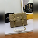 Очень красивая модель, обязательный аксессуар для модников PRADA. Ретро-стиль, п