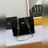 Очень красивая модель, обязательный аксессуар для модников PRADA. Ретро-стиль, п