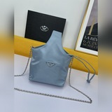 Сумка Prada с коробкой. Эта серия будет основной моделью Prada на весь следующий