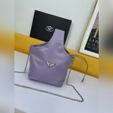 Сумка Prada с коробкой. Эта серия будет основной моделью Prada на весь следующий
