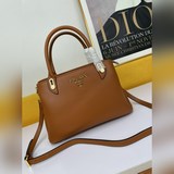 Новая сумка Prada из кожи бычка с текстурой ладони, модель 1BA252#. Изготовлена 