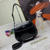 【Оригинальный заказ】 В комплекте с коробкой Эта изысканная сумка Prada Cleo пред