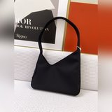 PRAD* Новая модель подержанной сумки необычной формы. Подержанные сумки всегда о