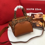 (PRADA) Новая модель 5009, изготовлена в Италии, отличается изысканным дизайном.