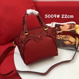 (PRADA) Новая модель 5009, изготовлена в Италии, отличается изысканным дизайном.