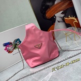 Сумка Prada с коробкой. Эта серия будет основной моделью Prada на весь следующий