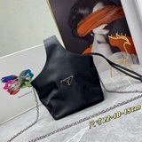Сумка Prada с коробкой. Эта серия будет основной моделью Prada на весь следующий