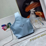 Сумка Prada с коробкой. Эта серия будет основной моделью Prada на весь следующий