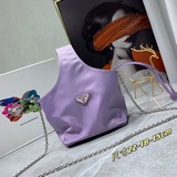 Сумка Prada с коробкой. Эта серия будет основной моделью Prada на весь следующий