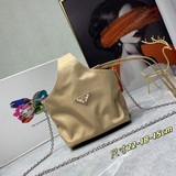 Сумка Prada с коробкой. Эта серия будет основной моделью Prada на весь следующий