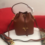 Поступила новая коллекция Prada, из телячьей кожи с текстурой личи, с двумя ремн