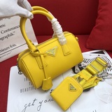 Новые модели женских ремней 1BB846 от P поступили в продажу. Новая серия маленьк