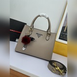 Новая модель Prada 2107 «Хит 2023 года» пользуется огромной популярностью. Она п