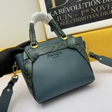 PRADA Новая модель： 5009 Модная и элегантная дамская сумка с ретро-шармом.