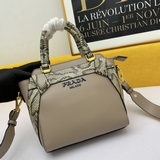 PRADA Новая модель： 5009 Модная и элегантная дамская сумка с ретро-шармом.