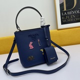 prad.a, стенд 1BA217 (мини-фигурка с металлической биркой), сумка для покупок в 