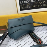 Новая модель Prada 2023, модная и стильная, популярная в магазинах, из кожи Saff