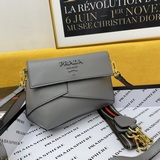 Новая модель Prada 2023, модная и стильная, популярная в магазинах, из кожи Saff