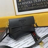 Новая модель Prada 2023, модная и стильная, популярная в магазинах, из кожи Saff