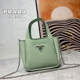 Сумка Prada с коробкой. Эта серия будет основной моделью Prada на весь следующий