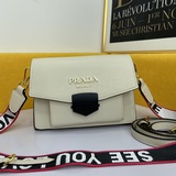 Романтический день седьмого месяца – новая модель SEE YOU LOVE Prada с клапаном 