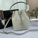Поступила новая коллекция Prada： кожа теленка с текстурой личи, два ремня — кожа